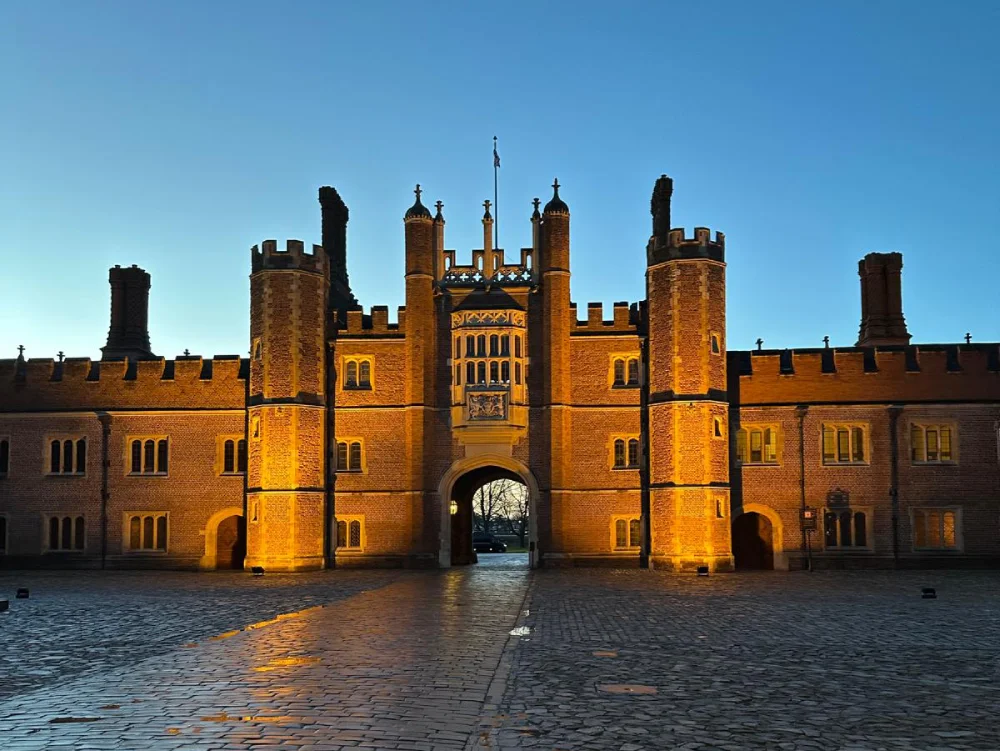 hampton court