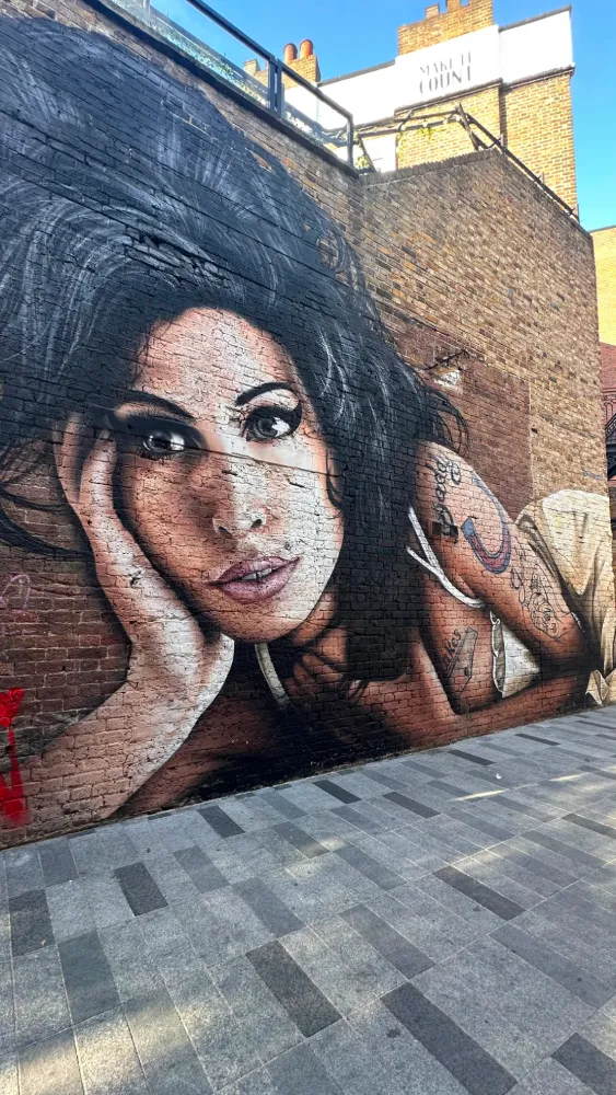 graffiti amy winehouse camden