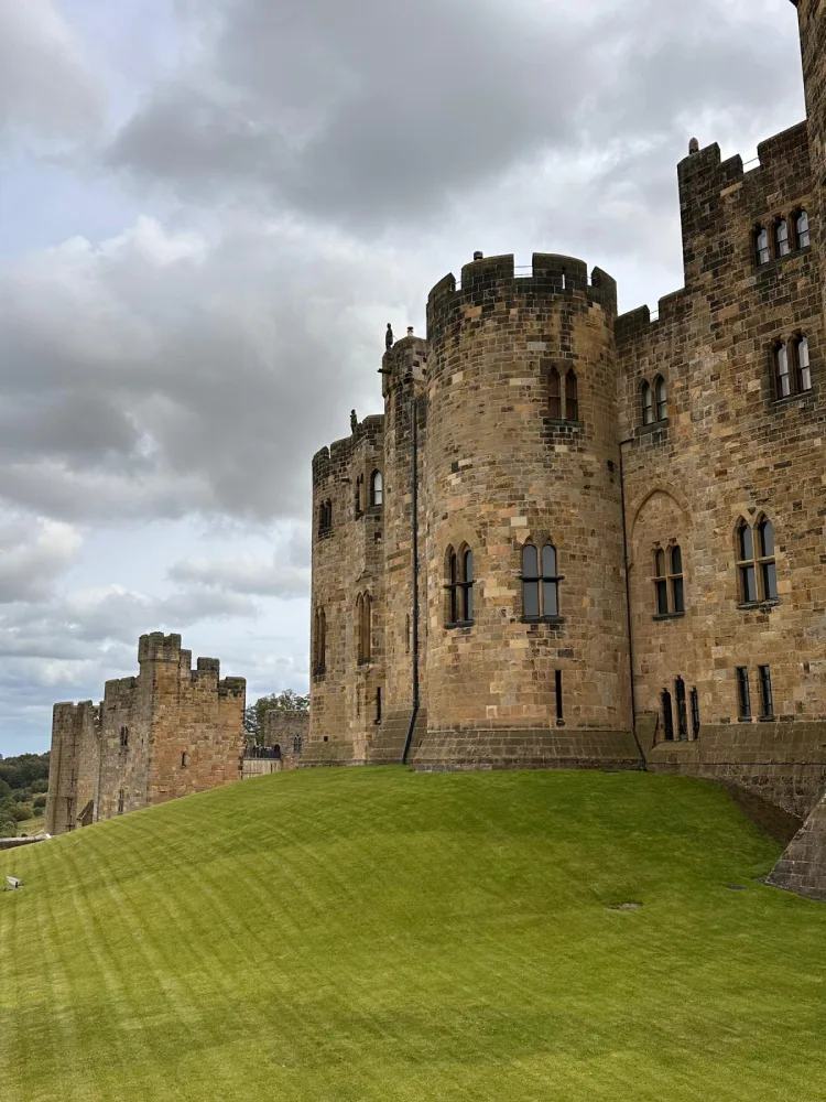 alnwick castle downton abbey
