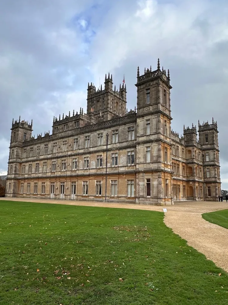 highclare castle location di downton abbey